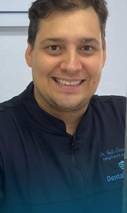 Dr. Júlio Cesar Martins, cirurgia, implantodontia e reabilitação oral na Dental Recover