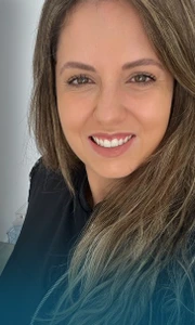 Dra. Carla Simon Molina, ortodontia, odontopediatria e estética na Dental Recover